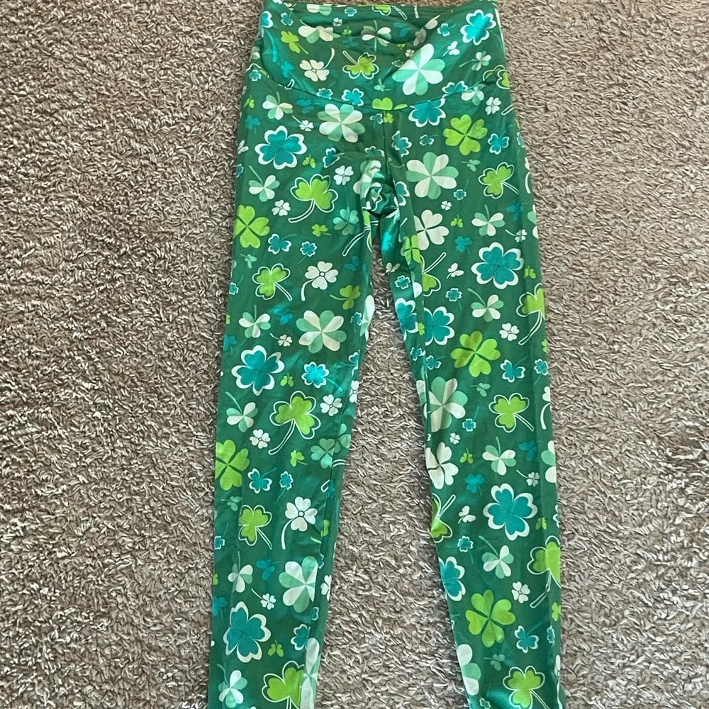 No Boundaries Green Clover Patterned Kids Leggings